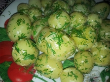 Молодая картошка с укропом