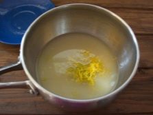 Лимонный курд рецепт джейми. kak prigotovit limonnyj kurd 12. Лимонный курд рецепт джейми фото. Лимонный курд рецепт джейми-kak prigotovit limonnyj kurd 12. картинка Лимонный курд рецепт джейми. картинка kak prigotovit limonnyj kurd 12. Лимонный курд — это своего рода заварной крем на лимонном соке который можно использовать с тостами, блинчиками, булочками, печеньем. Лимонный курд подают как самостоятельный десерт или используют в качестве начинки для пирогов, пирожных, тартов или песочных тарталеток. Крем получается довольно плотный, а постояв немного в холодильнике, лимонный курд набирает хорошую структуру. Кроме того, приготовленный по рецепту Джейми Оливера лимонный курд имеет яркий цвет и очень аппетитный вид.
