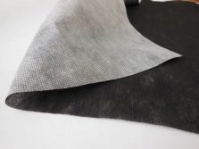 Мембрана для клубники что это. osobennosti i ispolzovanie ukryvnogo materiala dlya klubniki 5. Мембрана для клубники что это фото. Мембрана для клубники что это-osobennosti i ispolzovanie ukryvnogo materiala dlya klubniki 5. картинка Мембрана для клубники что это. картинка osobennosti i ispolzovanie ukryvnogo materiala dlya klubniki 5. Сладкая каторга – так называли садоводы клубничные грядки, пока не пришли на дачные участки технологии выращивания садовой земляники с применением агроволокна или пленки. Непривычный метод насторожил скептиков, но быстро распространился среди любителей эксперимента.