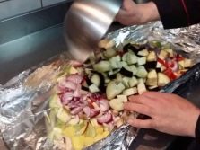 овощи запеченные в духовке рецепт на решетке. kak prigotovit ovoshchi gril v duhovke 6. овощи запеченные в духовке рецепт на решетке фото. овощи запеченные в духовке рецепт на решетке-kak prigotovit ovoshchi gril v duhovke 6. картинка овощи запеченные в духовке рецепт на решетке. картинка kak prigotovit ovoshchi gril v duhovke 6. Запеченные овощи вкусны и полезны, их можно использовать как отдельное блюдо или в качестве лёгкого гарнира к мясу или рыбе. Летом овощи хорошо готовить на углях на открытом воздухе, а зимой пожарить овощи-гриль можно и в духовке у себя на кухне.