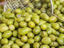 Мойва запеченная духовке рецепт. mojva v duhovke kak pravilno prigotovit i podat rybu 20. Мойва запеченная духовке рецепт фото. Мойва запеченная духовке рецепт-mojva v duhovke kak pravilno prigotovit i podat rybu 20. картинка Мойва запеченная духовке рецепт. картинка mojva v duhovke kak pravilno prigotovit i podat rybu 20. Многие хозяйки обходят мойву стороной, ведь при приготовлении она имеет сильный специфический запах. К тому же, такая рыбка недорогая, и может показаться, что ничего вкусного в итоге не получится, лучше уж купить стейк семги или форели. Но это большое заблуждение! Мойву, запеченную в духовке, оценит мужская половина семейства, ведь это потрясающая закуска к пиву, вдобавок, она очень полезная, а с ее запахом можно легко справиться с помощью элементарных телодвижений.
