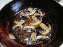 Перепелиные яйца как рецепты. sposoby prigotovleniya perepelinyh yaic 24. Перепелиные яйца как рецепты фото. Перепелиные яйца как рецепты-sposoby prigotovleniya perepelinyh yaic 24. картинка Перепелиные яйца как рецепты. картинка sposoby prigotovleniya perepelinyh yaic 24. Несмотря на свой размер и интересный внешний вид, перепелиные яйца являются настоящим кладезем витаминов и полезных микроэлементов. В отличие от куриных в них не содержится холестерин. Они повышают иммунитет и подходят для употребления в пищу даже аллергикам. Существует огромное количество интересных вариантов их приготовления.