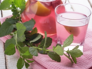 Компот из клубники и яблок