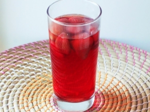 Готовим компот из клубники