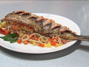 Готовим горбушу с овощами