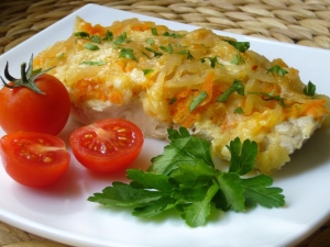 Готовим минтай с морковью и луком в духовке