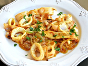 Готовим жареных кальмаров с луком