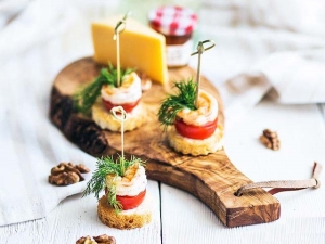 Как красиво и вкусно сделать канапе с креветками?