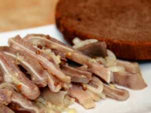 Сколько по времени и как варить свиные уши?