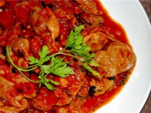 Готовим гуляш из куриных желудков
