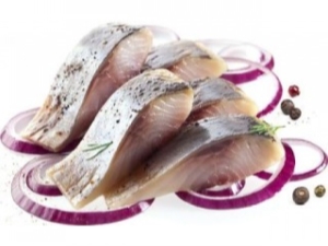 Как быстро и вкусно посолить сельдь кусками?
