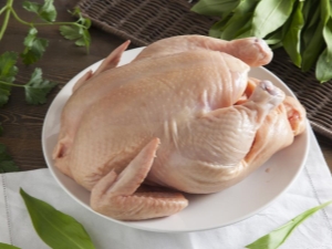 Как быстро разморозить курицу?