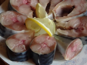 Как посолить скумбрию сухим способом?