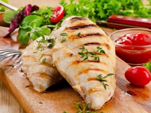 Как приготовить куриную грудку в духовке, чтобы она была сочной?