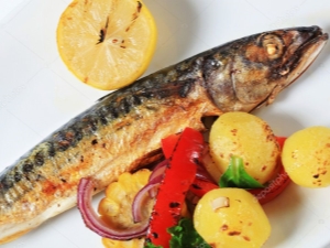 Как запечь скумбрию с картофелем в духовке?
