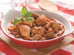 Особенности приготовления гуляша из курицы в мультиварке