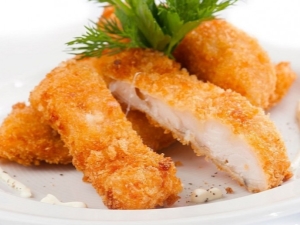 Приготовление куриных отбивных в панировочных сухарях
