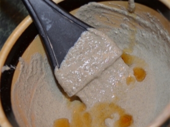 Маска с корицей, сметаной и маслом черного тмина