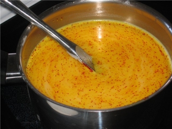 Шафран в молоке