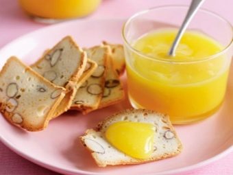 Лимонный курд рецепт джейми. kak prigotovit limonnyj kurd. Лимонный курд рецепт джейми фото. Лимонный курд рецепт джейми-kak prigotovit limonnyj kurd. картинка Лимонный курд рецепт джейми. картинка kak prigotovit limonnyj kurd. Лимонный курд — это своего рода заварной крем на лимонном соке который можно использовать с тостами, блинчиками, булочками, печеньем. Лимонный курд подают как самостоятельный десерт или используют в качестве начинки для пирогов, пирожных, тартов или песочных тарталеток. Крем получается довольно плотный, а постояв немного в холодильнике, лимонный курд набирает хорошую структуру. Кроме того, приготовленный по рецепту Джейми Оливера лимонный курд имеет яркий цвет и очень аппетитный вид.