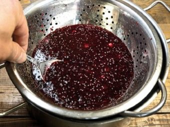 Маринованный чеснок побеги рецепт. populyarnye recepty prigotovleniya marinovannyh strelok chesnoka 15. Маринованный чеснок побеги рецепт фото. Маринованный чеснок побеги рецепт-populyarnye recepty prigotovleniya marinovannyh strelok chesnoka 15. картинка Маринованный чеснок побеги рецепт. картинка populyarnye recepty prigotovleniya marinovannyh strelok chesnoka 15. Побеги чеснока в народе называют стрелками. Все потому, что внешне они действительно напоминают остроконечные стрелки, направленные к солнцу. Побеги являются важной частью растения, ведь в момент созревания головка стрелок представляет собой маленькие зубчики чеснока, которые являются семенами. Для огородника это большой плюс: он может собрать эти побеги по осени, закопать в землю, а весной ждать новые ростки многолетнего растения.