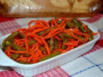 Маринованный чеснок побеги рецепт. populyarnye recepty prigotovleniya marinovannyh strelok chesnoka 24. Маринованный чеснок побеги рецепт фото. Маринованный чеснок побеги рецепт-populyarnye recepty prigotovleniya marinovannyh strelok chesnoka 24. картинка Маринованный чеснок побеги рецепт. картинка populyarnye recepty prigotovleniya marinovannyh strelok chesnoka 24. Побеги чеснока в народе называют стрелками. Все потому, что внешне они действительно напоминают остроконечные стрелки, направленные к солнцу. Побеги являются важной частью растения, ведь в момент созревания головка стрелок представляет собой маленькие зубчики чеснока, которые являются семенами. Для огородника это большой плюс: он может собрать эти побеги по осени, закопать в землю, а весной ждать новые ростки многолетнего растения.