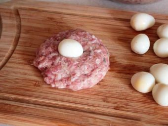 Перепелиные яйца как рецепты. sposoby prigotovleniya perepelinyh yaic 35. Перепелиные яйца как рецепты фото. Перепелиные яйца как рецепты-sposoby prigotovleniya perepelinyh yaic 35. картинка Перепелиные яйца как рецепты. картинка sposoby prigotovleniya perepelinyh yaic 35. Несмотря на свой размер и интересный внешний вид, перепелиные яйца являются настоящим кладезем витаминов и полезных микроэлементов. В отличие от куриных в них не содержится холестерин. Они повышают иммунитет и подходят для употребления в пищу даже аллергикам. Существует огромное количество интересных вариантов их приготовления.