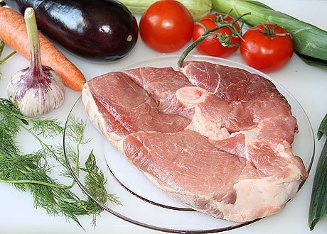 Свиной окорок в шкуре на кости рецепт — 7