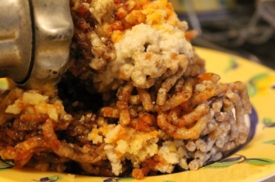 Целебная смесь с мед, грецкими орехами, изюмом, курагой и лимоном