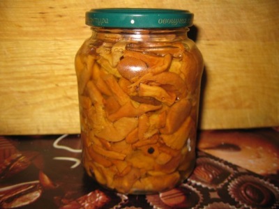 Лисички маринованные