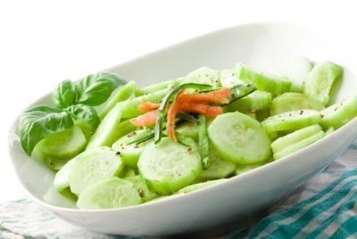 Салат с огурцами и кунжутным маслом