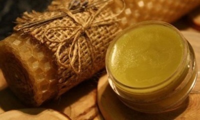 Домашняя мазь календулы на пчелином воске