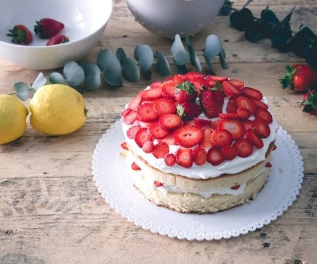 Цветы из клубники и киви. kak krasivo ukrasit tort klubnikoj 17. Цветы из клубники и киви фото. Цветы из клубники и киви-kak krasivo ukrasit tort klubnikoj 17. картинка Цветы из клубники и киви. картинка kak krasivo ukrasit tort klubnikoj 17. Свежие сочные фрукты, сладкие ягоды – что может быть аппетитнее и привлекательнее? Именно поэтому в качестве украшения тортов фрукты используются очень часто. Фрукты можно нарезать тонкими ломтиками и раскладывать на поверхности торта, покрывать слоем специального желе, переслаивать коржи и добавлять кусочки в крем.