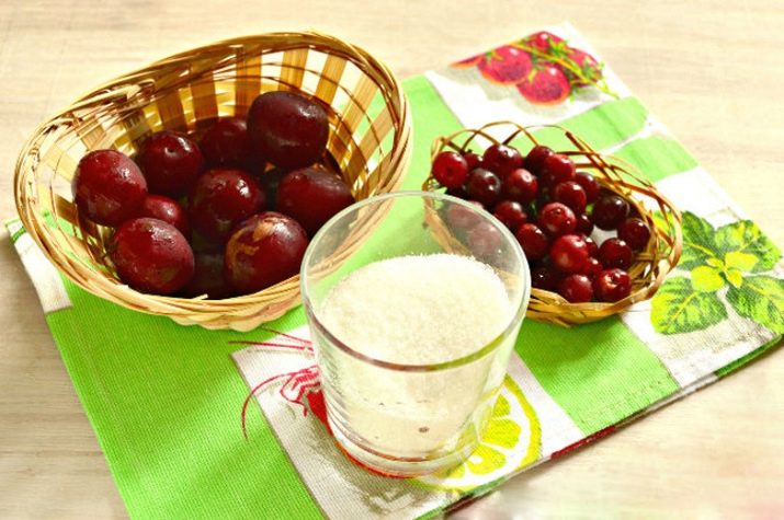 Компот из алычи пить. kak svarit kompot iz alychi 22. Компот из алычи пить фото. Компот из алычи пить-kak svarit kompot iz alychi 22. картинка Компот из алычи пить. картинка kak svarit kompot iz alychi 22. Предлагаю воспользоваться простым рецептом ароматного и очень вкусного компота из алычи и абрикосов. Алычу можно брать любого цвета, на вкус компота это никак не повлияет. Сладкий компот очень нравится маленьким детям, поэтому приготовьте его обязательно и порадуйте своих малышей.