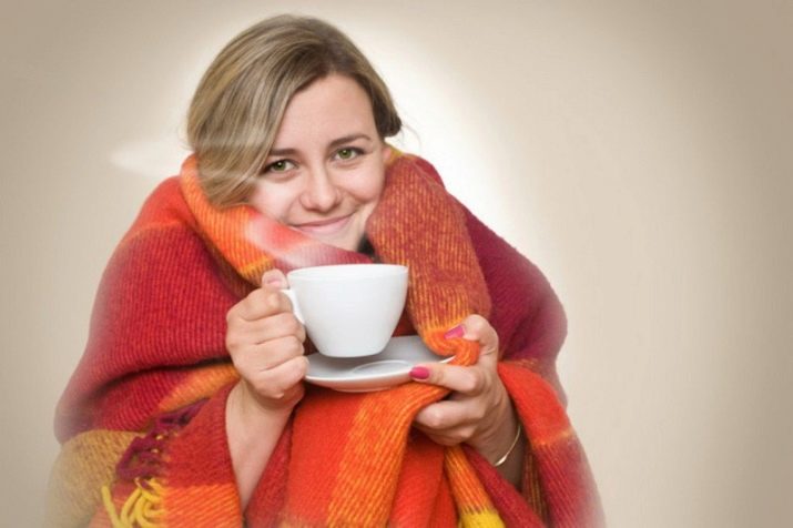 Чай с малиной при температуре ребенку можно или нет. mozhno li pit chaj s malinoj pri temperature polza i vred 4. Чай с малиной при температуре ребенку можно или нет фото. Чай с малиной при температуре ребенку можно или нет-mozhno li pit chaj s malinoj pri temperature polza i vred 4. картинка Чай с малиной при температуре ребенку можно или нет. картинка mozhno li pit chaj s malinoj pri temperature polza i vred 4. Здравствуйте, дорогие читатели. Сейчас лето, а значит пора заготовок. Мы каждый год заготавливаем на зиму малину, смородину, землянику и пр. ягоды. Готовим сырое варенье, замораживаем ягоды. Вот только не сушим, так как для этого нет подходящих условий. Но сушенные ягоды мы покупаем у знакомых, чистые, красивые, качественные ягоды. Зимой из таких ягод можно готовить узвар, вкусно и полезно. Сегодня хочу поговорить о такой полезной ягоде как малина. У нас как раз сезон малины. Спеет красная и желтая малина. Каждый год мы готовим сырое варенье из малины. Чтобы холодной зимой сделать очень вкусный и ароматный малиновый чай.