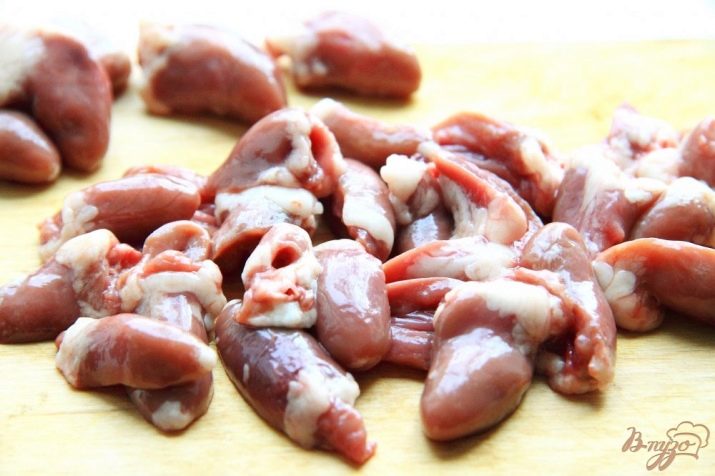 Куриное сердце рецепты жареная. kak i skolko po vremeni zharit kurinye serdca 2. Куриное сердце рецепты жареная фото. Куриное сердце рецепты жареная-kak i skolko po vremeni zharit kurinye serdca 2. картинка Куриное сердце рецепты жареная. картинка kak i skolko po vremeni zharit kurinye serdca 2. Куриные сердца являются вкусным, полезным и питательным субпродуктом, который доступен и крайне легко готовится. Некоторым данное лакомство нравится даже больше, чем мясо птицы. Из такого ингредиента можно приготовить удивительное первое блюдо, аппетитное второе и даже салат. Если необходимо сытно и быстро накормить семью, жареные куриные сердечки – именно то, что необходимо хорошей хозяйке.