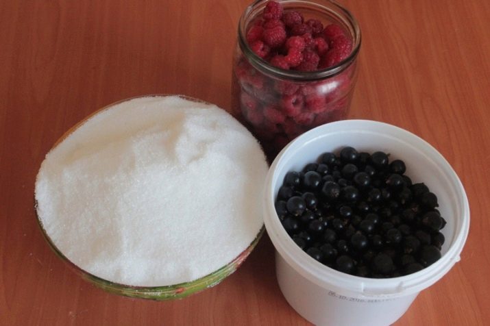 Компоты из свежих ягод. kompot iz yagod svojstva i pravila prigotovleniya 12. Компоты из свежих ягод фото. Компоты из свежих ягод-kompot iz yagod svojstva i pravila prigotovleniya 12. картинка Компоты из свежих ягод. картинка kompot iz yagod svojstva i pravila prigotovleniya 12. Каждый освежается в летнюю жару по-своему: кто квасом и лимонадом, а некоторые предпочитают холодненький компот из ягод. Это и правда вкусно, а еще очень полезно, если правильно сварить напиток, чтобы по максимуму сохранить все ценное. А если вы до сих пор не знаете как сварить кисель из вишен, тогда советуем ознакомится и с этим рецептом тоже.