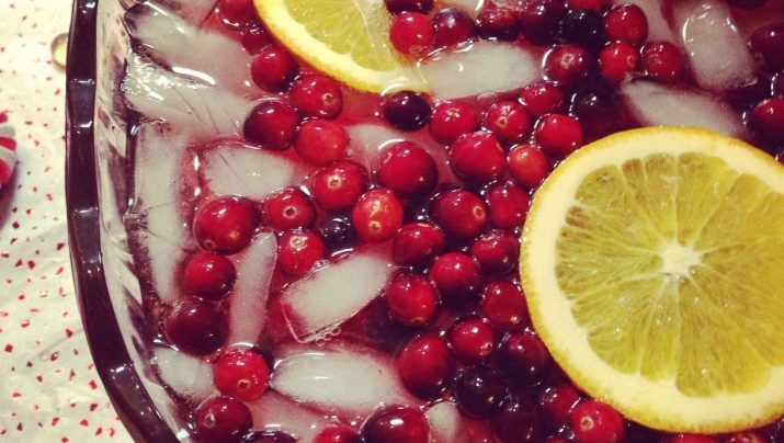Компоты из свежих ягод. kompot iz yagod svojstva i pravila prigotovleniya 18. Компоты из свежих ягод фото. Компоты из свежих ягод-kompot iz yagod svojstva i pravila prigotovleniya 18. картинка Компоты из свежих ягод. картинка kompot iz yagod svojstva i pravila prigotovleniya 18. Каждый освежается в летнюю жару по-своему: кто квасом и лимонадом, а некоторые предпочитают холодненький компот из ягод. Это и правда вкусно, а еще очень полезно, если правильно сварить напиток, чтобы по максимуму сохранить все ценное. А если вы до сих пор не знаете как сварить кисель из вишен, тогда советуем ознакомится и с этим рецептом тоже.