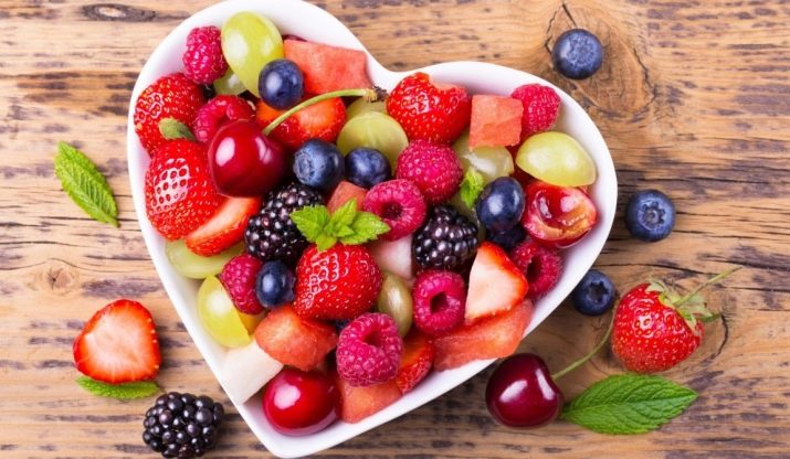 Компоты из свежих ягод. kompot iz yagod svojstva i pravila prigotovleniya 3. Компоты из свежих ягод фото. Компоты из свежих ягод-kompot iz yagod svojstva i pravila prigotovleniya 3. картинка Компоты из свежих ягод. картинка kompot iz yagod svojstva i pravila prigotovleniya 3. Каждый освежается в летнюю жару по-своему: кто квасом и лимонадом, а некоторые предпочитают холодненький компот из ягод. Это и правда вкусно, а еще очень полезно, если правильно сварить напиток, чтобы по максимуму сохранить все ценное. А если вы до сих пор не знаете как сварить кисель из вишен, тогда советуем ознакомится и с этим рецептом тоже.