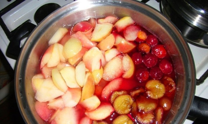 Компоты из свежих ягод. kompot iz yagod svojstva i pravila prigotovleniya 5. Компоты из свежих ягод фото. Компоты из свежих ягод-kompot iz yagod svojstva i pravila prigotovleniya 5. картинка Компоты из свежих ягод. картинка kompot iz yagod svojstva i pravila prigotovleniya 5. Каждый освежается в летнюю жару по-своему: кто квасом и лимонадом, а некоторые предпочитают холодненький компот из ягод. Это и правда вкусно, а еще очень полезно, если правильно сварить напиток, чтобы по максимуму сохранить все ценное. А если вы до сих пор не знаете как сварить кисель из вишен, тогда советуем ознакомится и с этим рецептом тоже.