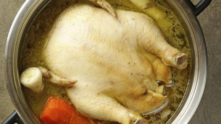 Отварная курица целиком рецепт. kak i skolko varit celuyu kuricu 4. Отварная курица целиком рецепт фото. Отварная курица целиком рецепт-kak i skolko varit celuyu kuricu 4. картинка Отварная курица целиком рецепт. картинка kak i skolko varit celuyu kuricu 4. Отварное куриное мясо считается полезным диетическим продуктом. Оно всегда входит в основу правильного питания, поскольку не содержит вредных веществ, образующихся при жарке мяса. Существует несколько способов приготовления этого блюда. Одним из таких является отваривание курицы целиком. Сделать это довольно просто, если знать некоторые секреты приготовления варёной курятины.