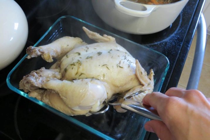 Отварная курица целиком рецепт. kak i skolko varit celuyu kuricu 6. Отварная курица целиком рецепт фото. Отварная курица целиком рецепт-kak i skolko varit celuyu kuricu 6. картинка Отварная курица целиком рецепт. картинка kak i skolko varit celuyu kuricu 6. Отварное куриное мясо считается полезным диетическим продуктом. Оно всегда входит в основу правильного питания, поскольку не содержит вредных веществ, образующихся при жарке мяса. Существует несколько способов приготовления этого блюда. Одним из таких является отваривание курицы целиком. Сделать это довольно просто, если знать некоторые секреты приготовления варёной курятины.