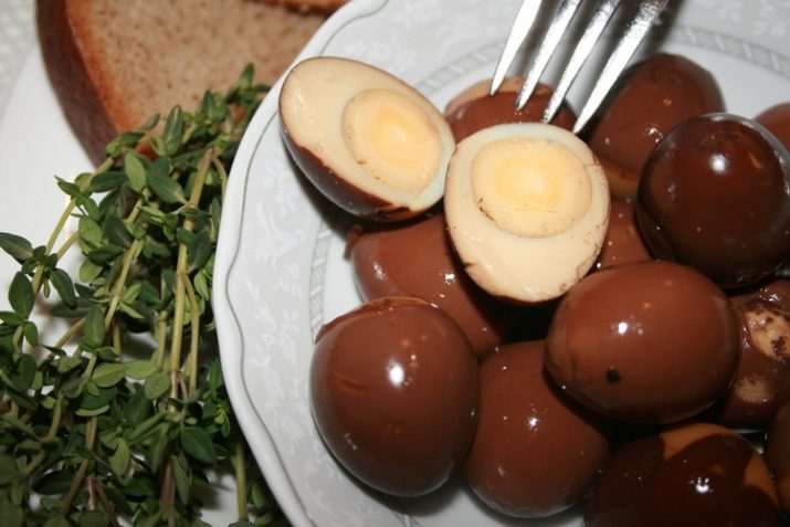 Мариновані перепелині яйця рецепт. recepty prigotovleniya marinovannyh perepelinyh yaic 4. Мариновані перепелині яйця рецепт фото. Мариновані перепелині яйця рецепт-recepty prigotovleniya marinovannyh perepelinyh yaic 4. картинка Мариновані перепелині яйця рецепт. картинка recepty prigotovleniya marinovannyh perepelinyh yaic 4. Перепелиные яйца можно сварить и съесть. Их можно добавить в тесто. Из яиц перепелов можно сделать красивые закуски на шпажках. Еще можно добавить их в салаты. Также используют яйца для украшения различных блюд. Что еще? Бутерброды приготовить с перепелиными яйцами. Нафаршировать ими блины. Все, фантазия, кажется, иссякла. Но однажды иду вдоль прилавков магазина и вижу перепелиные яйца в банке. Маринованные!