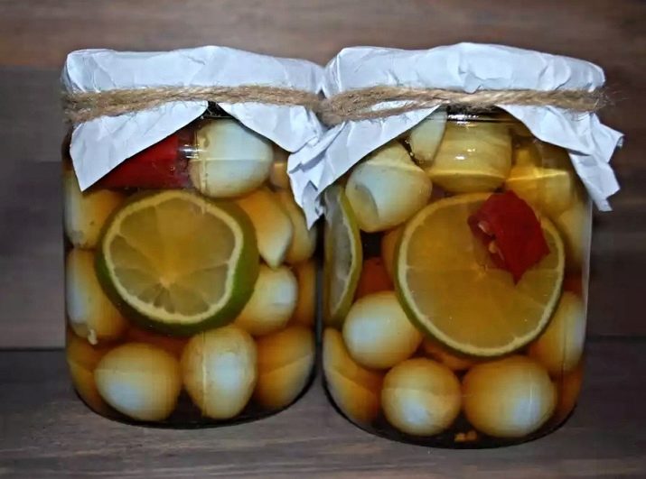 Мариновані перепелині яйця рецепт. recepty prigotovleniya marinovannyh perepelinyh yaic 5. Мариновані перепелині яйця рецепт фото. Мариновані перепелині яйця рецепт-recepty prigotovleniya marinovannyh perepelinyh yaic 5. картинка Мариновані перепелині яйця рецепт. картинка recepty prigotovleniya marinovannyh perepelinyh yaic 5. Перепелиные яйца можно сварить и съесть. Их можно добавить в тесто. Из яиц перепелов можно сделать красивые закуски на шпажках. Еще можно добавить их в салаты. Также используют яйца для украшения различных блюд. Что еще? Бутерброды приготовить с перепелиными яйцами. Нафаршировать ими блины. Все, фантазия, кажется, иссякла. Но однажды иду вдоль прилавков магазина и вижу перепелиные яйца в банке. Маринованные!