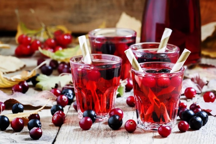 Компот из ягод черники. kak svarit kompot iz cherniki 7. Компот из ягод черники фото. Компот из ягод черники-kak svarit kompot iz cherniki 7. картинка Компот из ягод черники. картинка kak svarit kompot iz cherniki 7. Яркий и ароматный компот можно приготовить из черники. Напиток подходит для длительного хранения в погребе, он будет дополнять ваш стол на протяжении всего года. Оцените 7 вкусных ягодных рецептов с пошаговым описанием процесса. Берите на заметку любой понравившийся и радуйте своих близких.