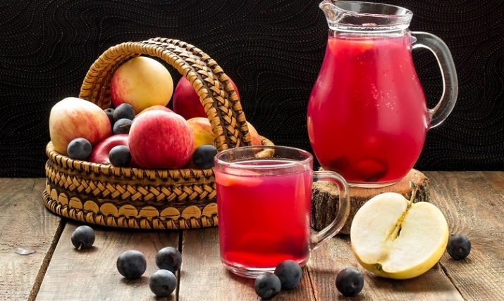 Компот из ягод черники. kak svarit kompot iz cherniki 9. Компот из ягод черники фото. Компот из ягод черники-kak svarit kompot iz cherniki 9. картинка Компот из ягод черники. картинка kak svarit kompot iz cherniki 9. Яркий и ароматный компот можно приготовить из черники. Напиток подходит для длительного хранения в погребе, он будет дополнять ваш стол на протяжении всего года. Оцените 7 вкусных ягодных рецептов с пошаговым описанием процесса. Берите на заметку любой понравившийся и радуйте своих близких.