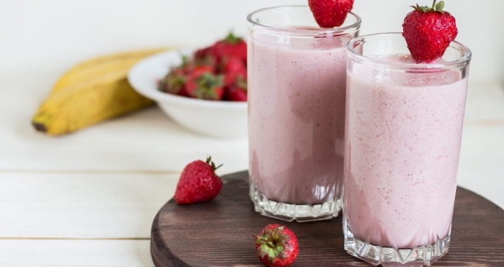 Смузи из клубники и банана польза. recepty smuzi iz klubniki i banana 1. Смузи из клубники и банана польза фото. Смузи из клубники и банана польза-recepty smuzi iz klubniki i banana 1. картинка Смузи из клубники и банана польза. картинка recepty smuzi iz klubniki i banana 1. Банановый смузи отличается густой структурой. Даже если пользоваться обыкновенной питьевой водой или молоком без добавления дополнительных ингредиентов (кроме банана) – напиток обязательно получится густым. Такая особенность позволяет снижать количество калорий в любом коктейле. Кроме того, смузи обладает многими другими достоинствами: