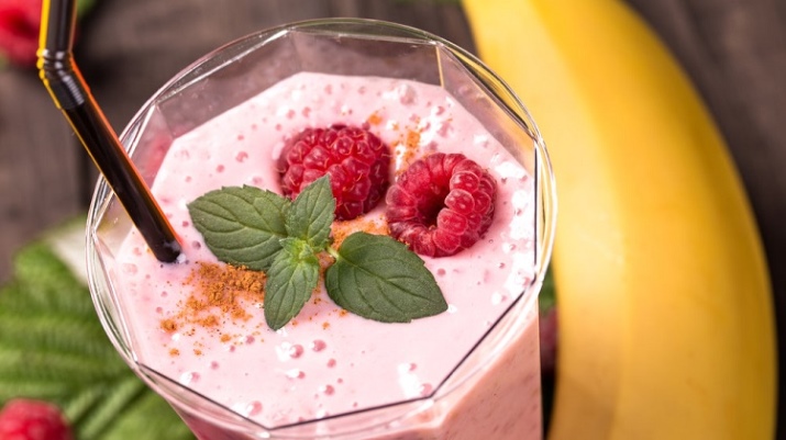 Смузи из клубники и банана польза. recepty smuzi iz klubniki i banana 3. Смузи из клубники и банана польза фото. Смузи из клубники и банана польза-recepty smuzi iz klubniki i banana 3. картинка Смузи из клубники и банана польза. картинка recepty smuzi iz klubniki i banana 3. Банановый смузи отличается густой структурой. Даже если пользоваться обыкновенной питьевой водой или молоком без добавления дополнительных ингредиентов (кроме банана) – напиток обязательно получится густым. Такая особенность позволяет снижать количество калорий в любом коктейле. Кроме того, смузи обладает многими другими достоинствами: