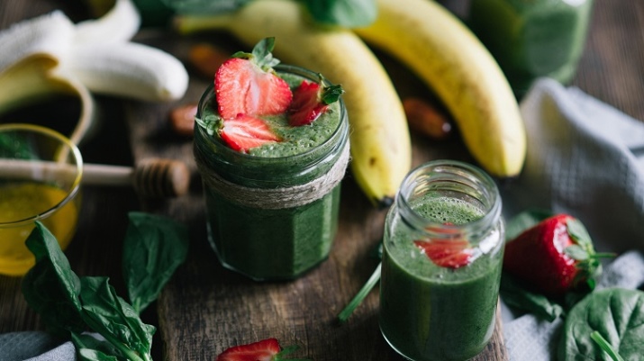 Смузи из клубники и банана польза. recepty smuzi iz klubniki i banana 7. Смузи из клубники и банана польза фото. Смузи из клубники и банана польза-recepty smuzi iz klubniki i banana 7. картинка Смузи из клубники и банана польза. картинка recepty smuzi iz klubniki i banana 7. Банановый смузи отличается густой структурой. Даже если пользоваться обыкновенной питьевой водой или молоком без добавления дополнительных ингредиентов (кроме банана) – напиток обязательно получится густым. Такая особенность позволяет снижать количество калорий в любом коктейле. Кроме того, смузи обладает многими другими достоинствами: